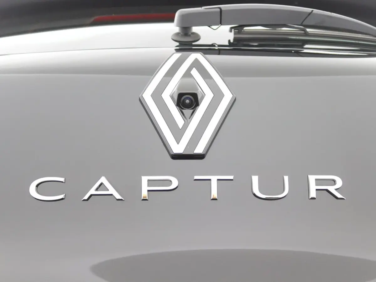 evolution full hybrid E-Tech 160 | Private Lease vanaf €490! | pack navigation & comfort | verlenging connected services openR link met vijf jaar |