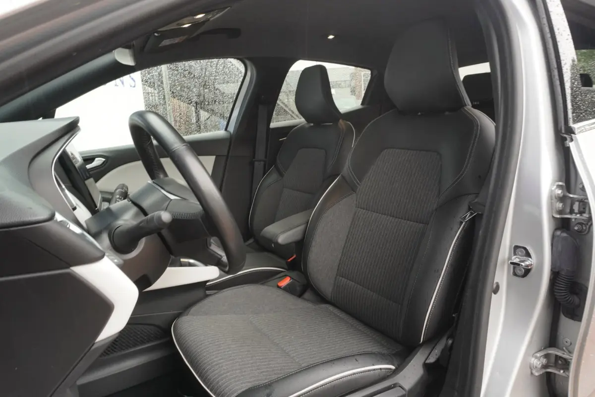 1.0 TCe 90 Techno / LED / Camera / Half-leder / Adapt.Cruise / Zwarte-Hemel / Virtual / Privacy / 16"LMV / = TOP !!