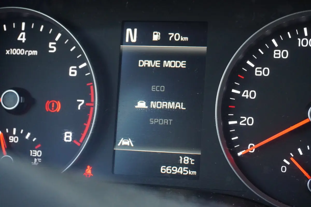 1.0 T-GDi MHEV DynamicLine / Camera / Cruise / Carplay / = TOP KLEUR !!