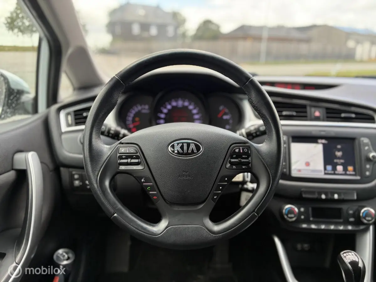 cee'd 1.0 T-GDi Design Edition | 162.881 km | Camera