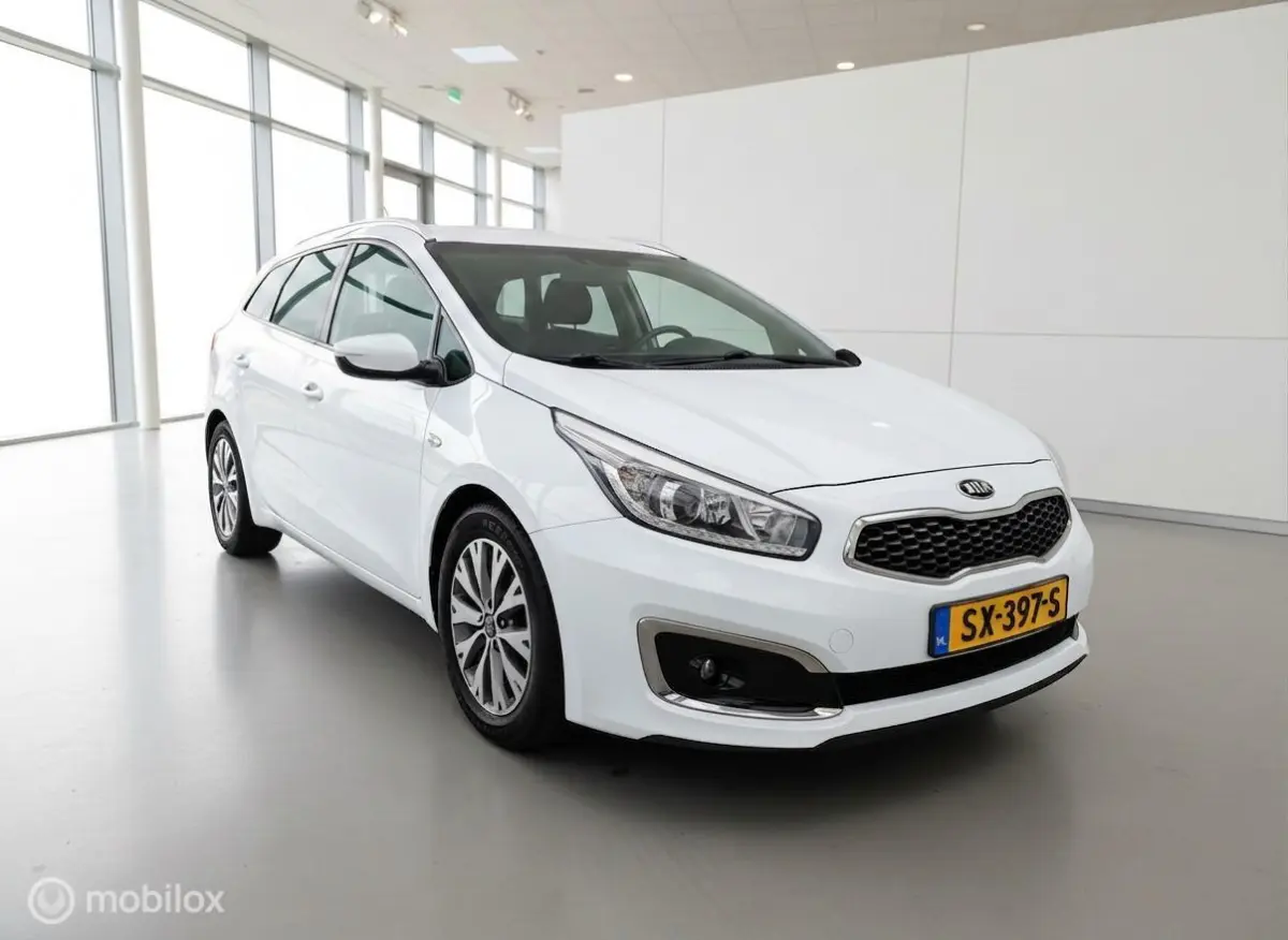 cee'd 1.0 T-GDi Design Edition | 162.881 km | Camera