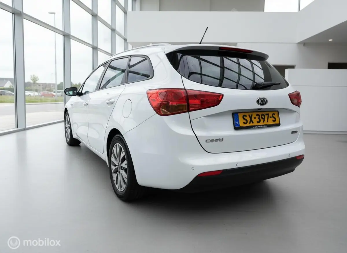 cee'd 1.0 T-GDi Design Edition | 162.881 km | Camera