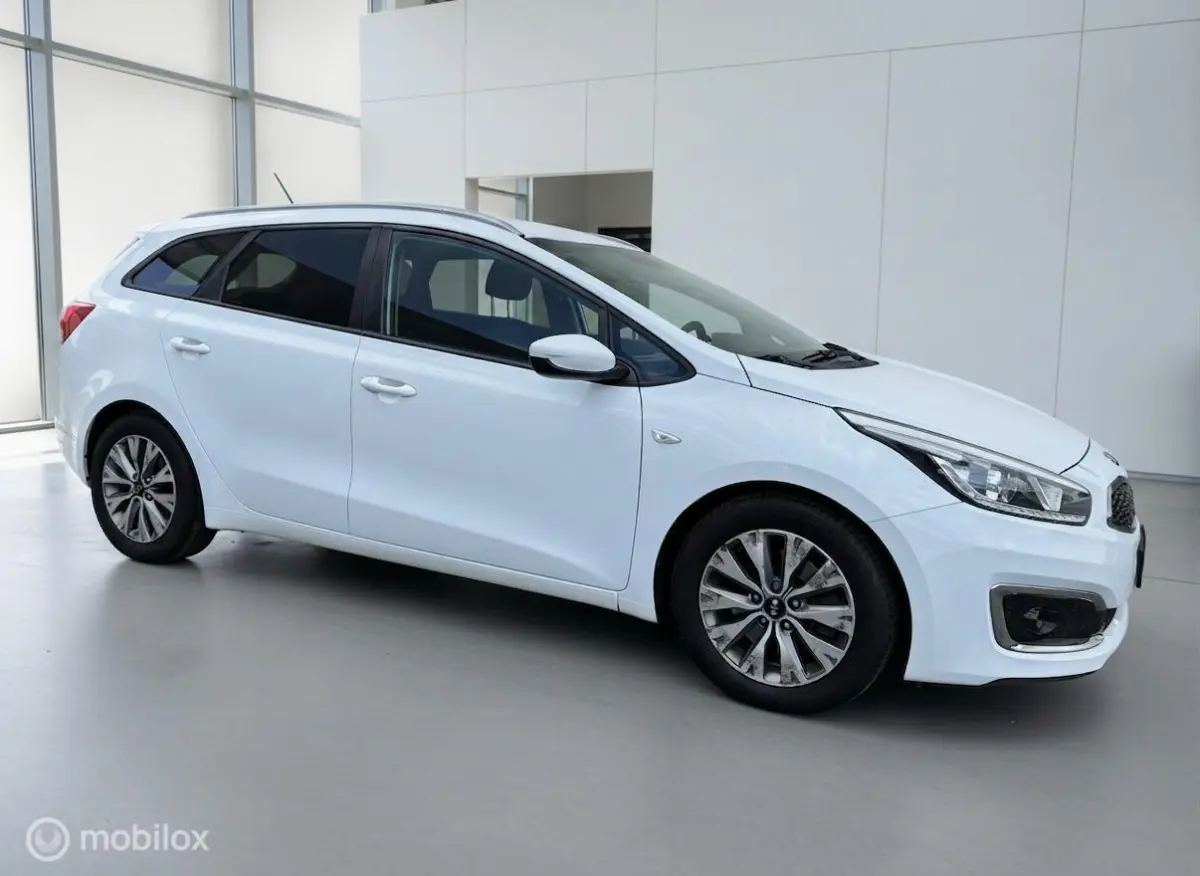 cee'd 1.0 T-GDi Design Edition | 162.881 km | Camera