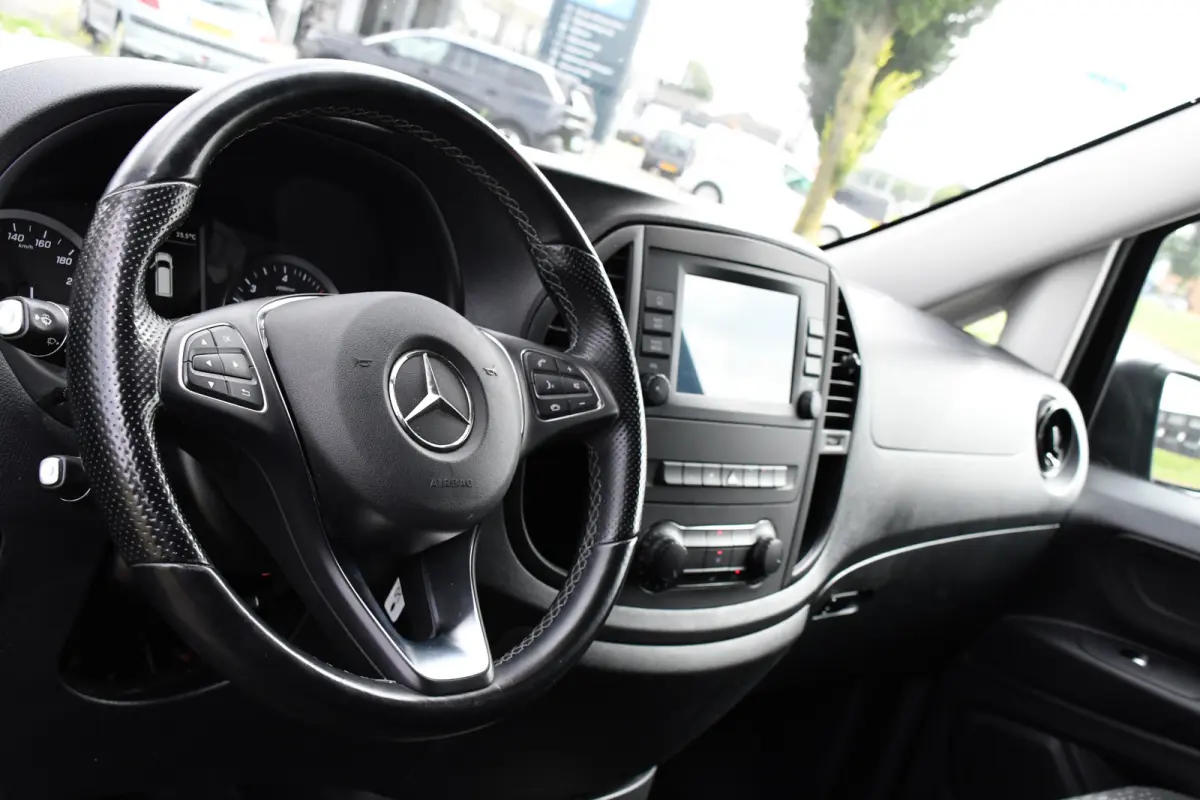 116 CDI L2 Black Edition Cruise, Camera, Carplay, 164pk, Automaat, Sensoren, Trekhaak, Multimedia, LED, Stoelverwarming, Uniek!