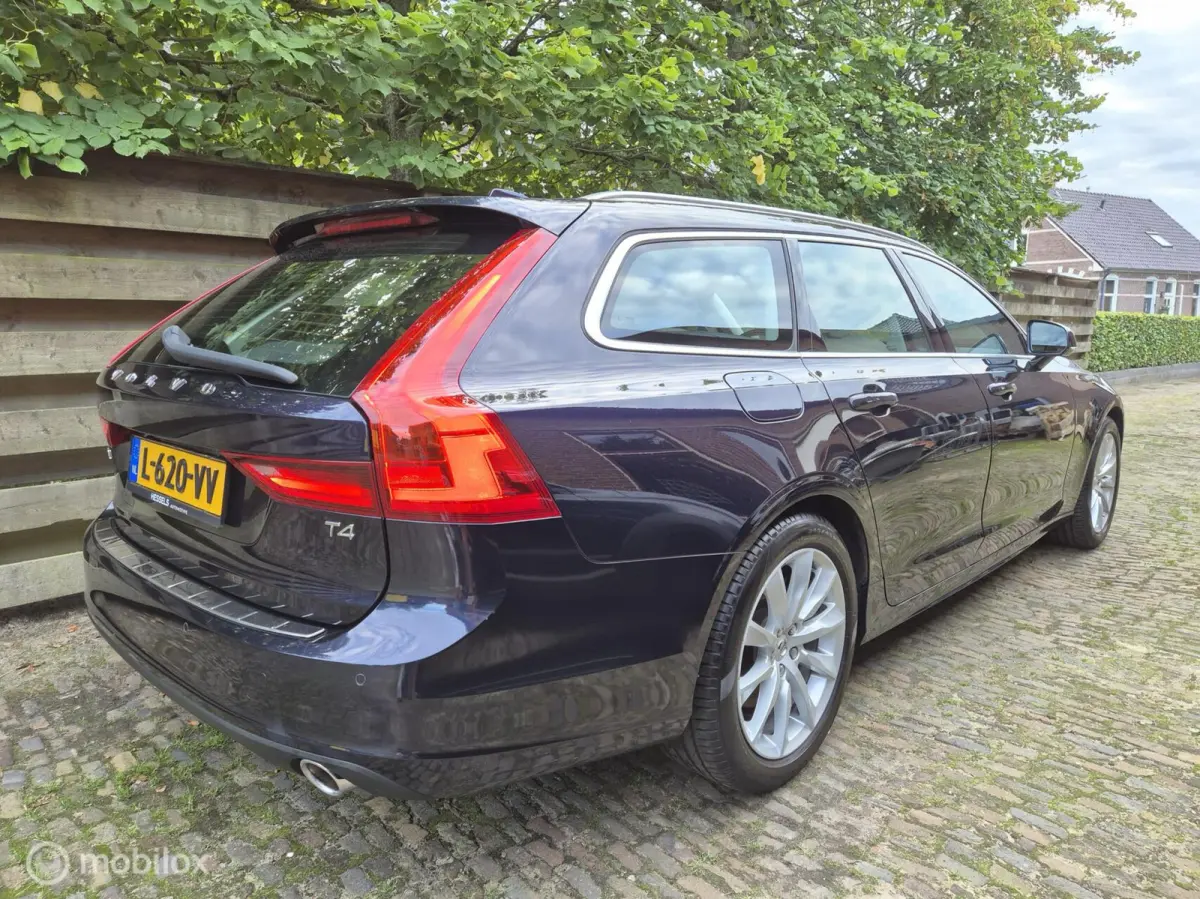 2.0 T4 Momentum Trekhaak, Leer, Dealeronderhouden