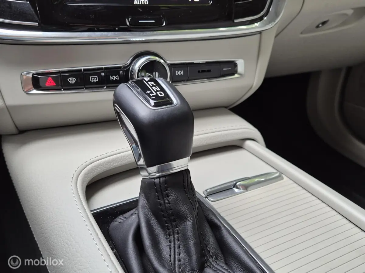 2.0 T4 Momentum Trekhaak, Leer, Dealeronderhouden