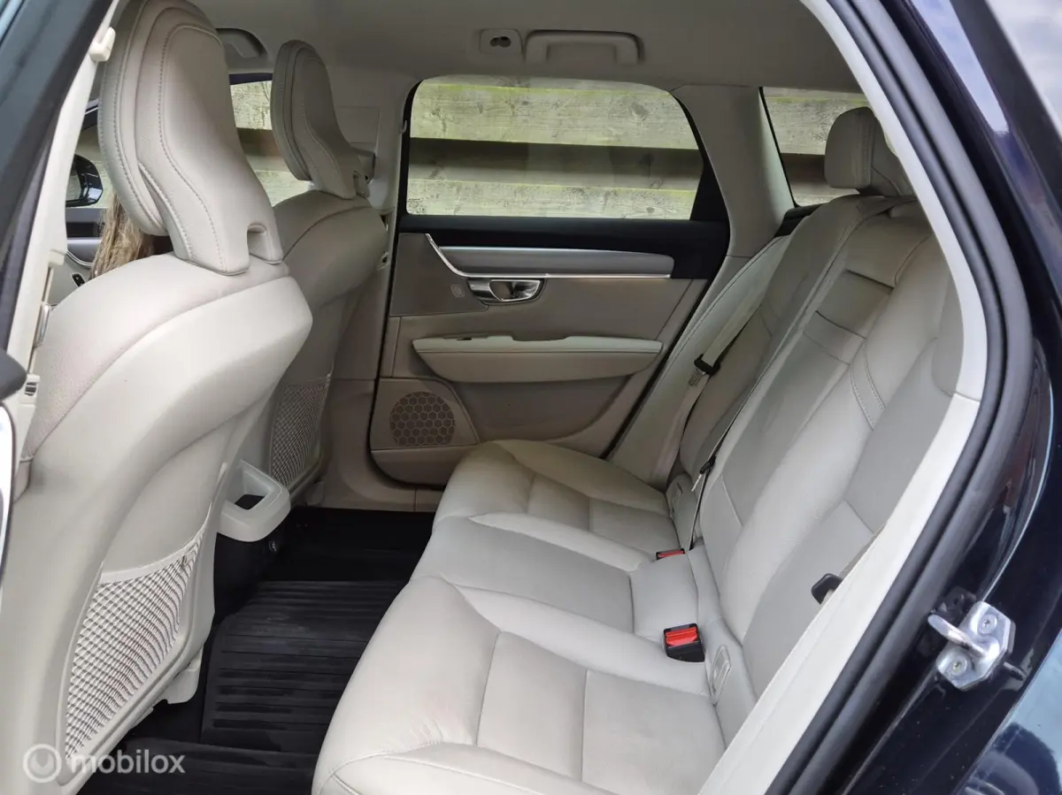 2.0 T4 Momentum Trekhaak, Leer, Dealeronderhouden