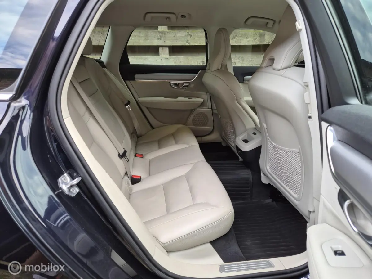 2.0 T4 Momentum Trekhaak, Leer, Dealeronderhouden