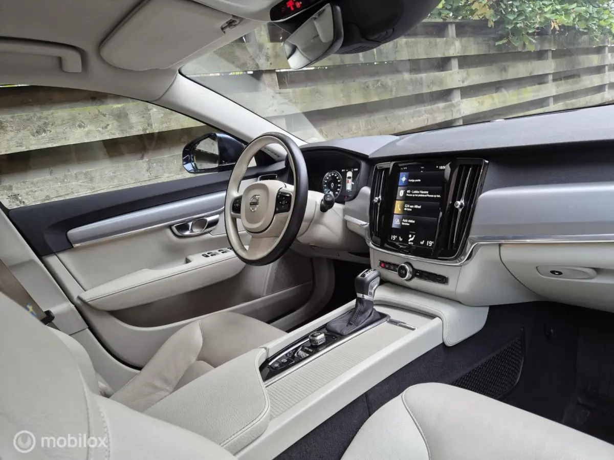 2.0 T4 Momentum Trekhaak, Leer, Dealeronderhouden