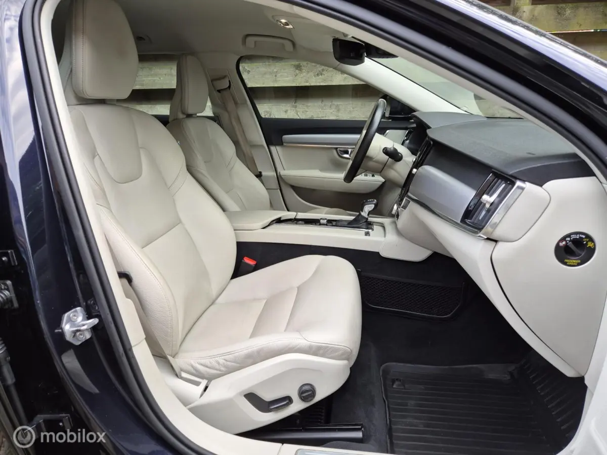2.0 T4 Momentum Trekhaak, Leer, Dealeronderhouden