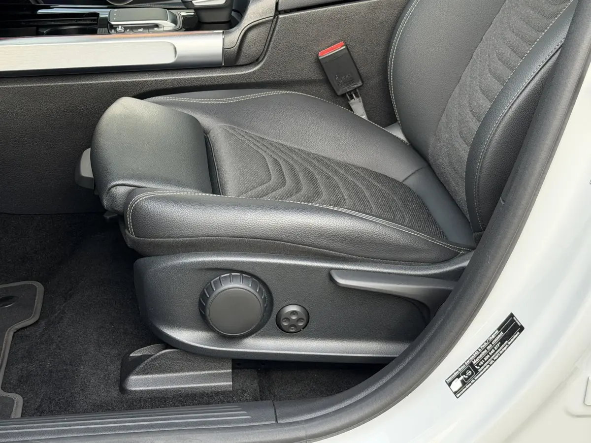 250 Business Line 67 kWh | NL-Auto/Carplay/Privacy Glass/Stoelverw.
