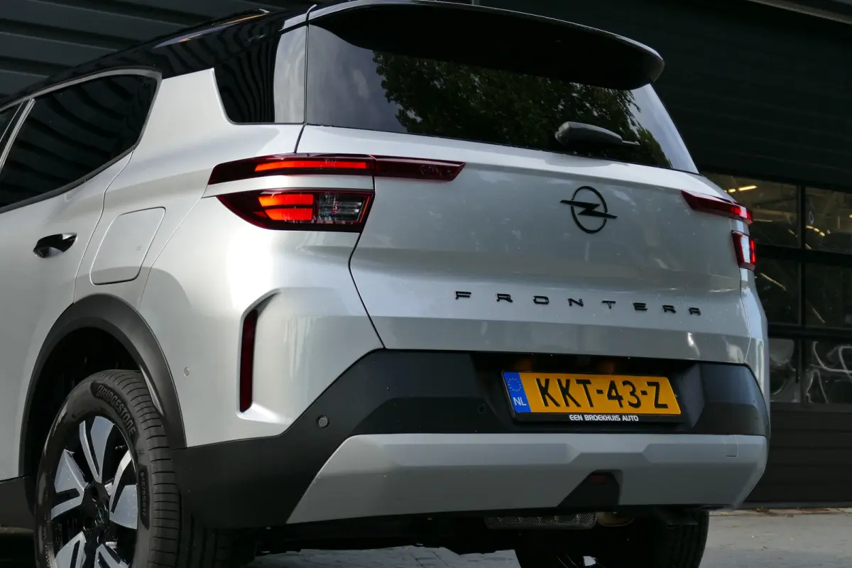 GS | 17" Lichtmetalen velgen in Zwart met 215/60 R17 banden | Achteruitrijcamera | Dode hoek waarschuwing