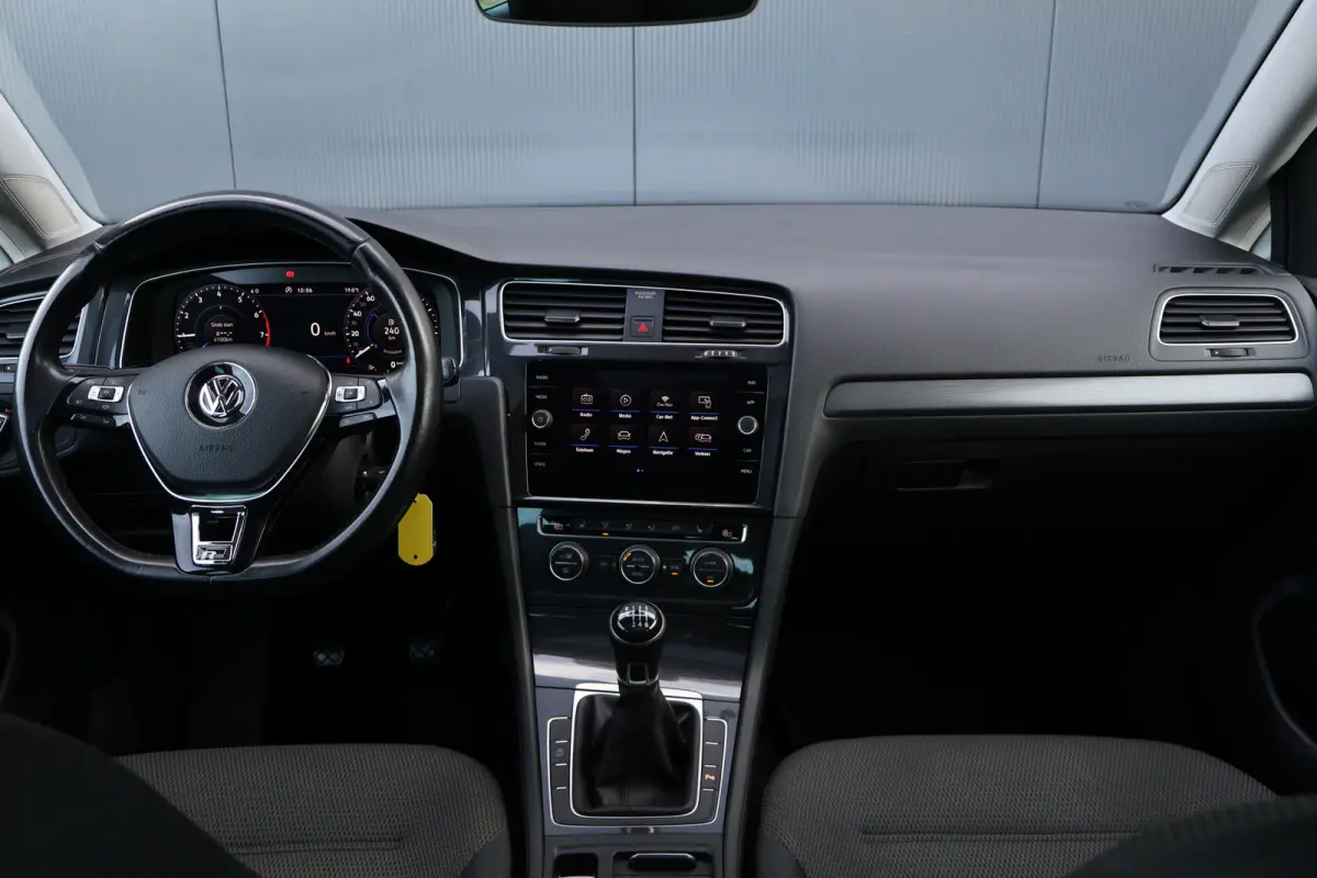 1.0 TSI Highline Business R | R-Line | Panoramadak | Active Info Display |  LED | Stoelverwarming | Trekhaak | Adaptieve Cruise Control