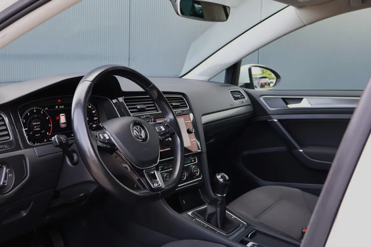 1.0 TSI Highline Business R | R-Line | Panoramadak | Active Info Display |  LED | Stoelverwarming | Trekhaak | Adaptieve Cruise Control