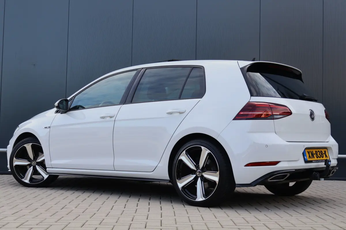 1.0 TSI Highline Business R | R-Line | Panoramadak | Active Info Display |  LED | Stoelverwarming | Trekhaak | Adaptieve Cruise Control