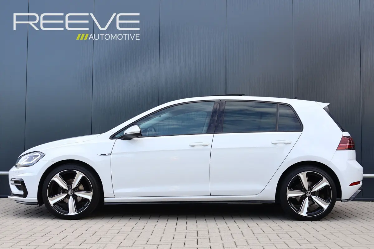 1.0 TSI Highline Business R | R-Line | Panoramadak | Active Info Display |  LED | Stoelverwarming | Trekhaak | Adaptieve Cruise Control