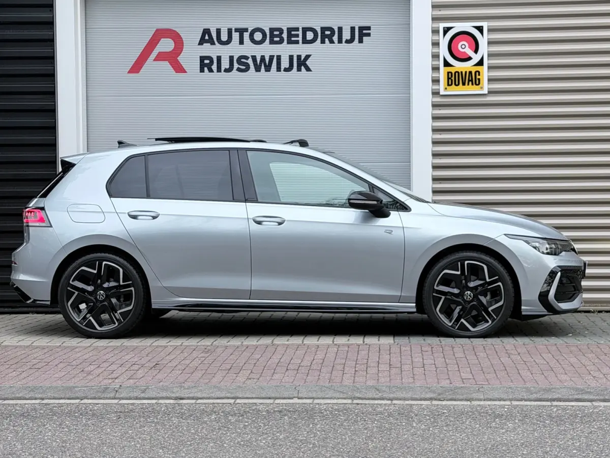 1.5 eTSI R-Line Pano/HuD/IQ.Light/Camera