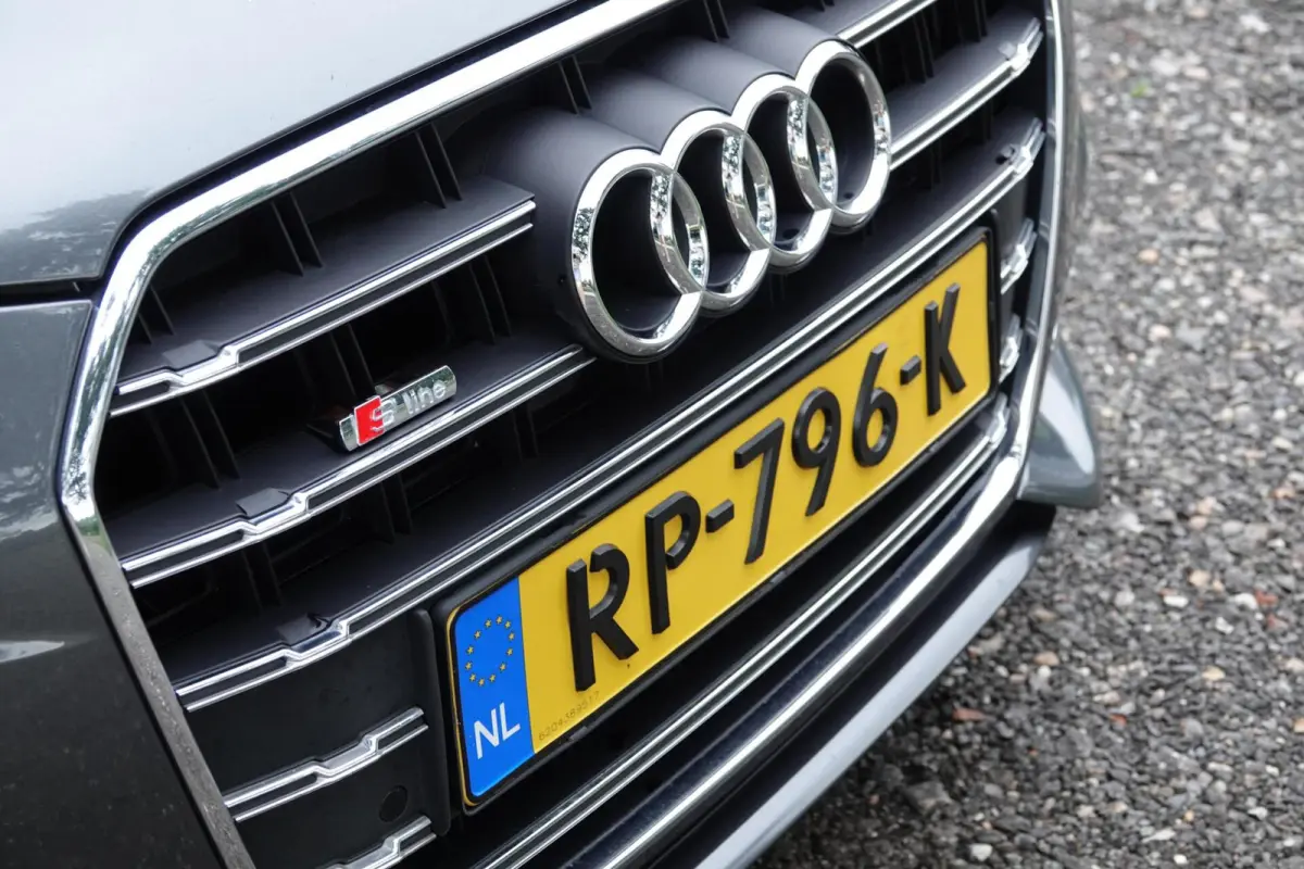 1.8 TFSI S-line TREKHAAK LEDER CARPLAY ACC LED