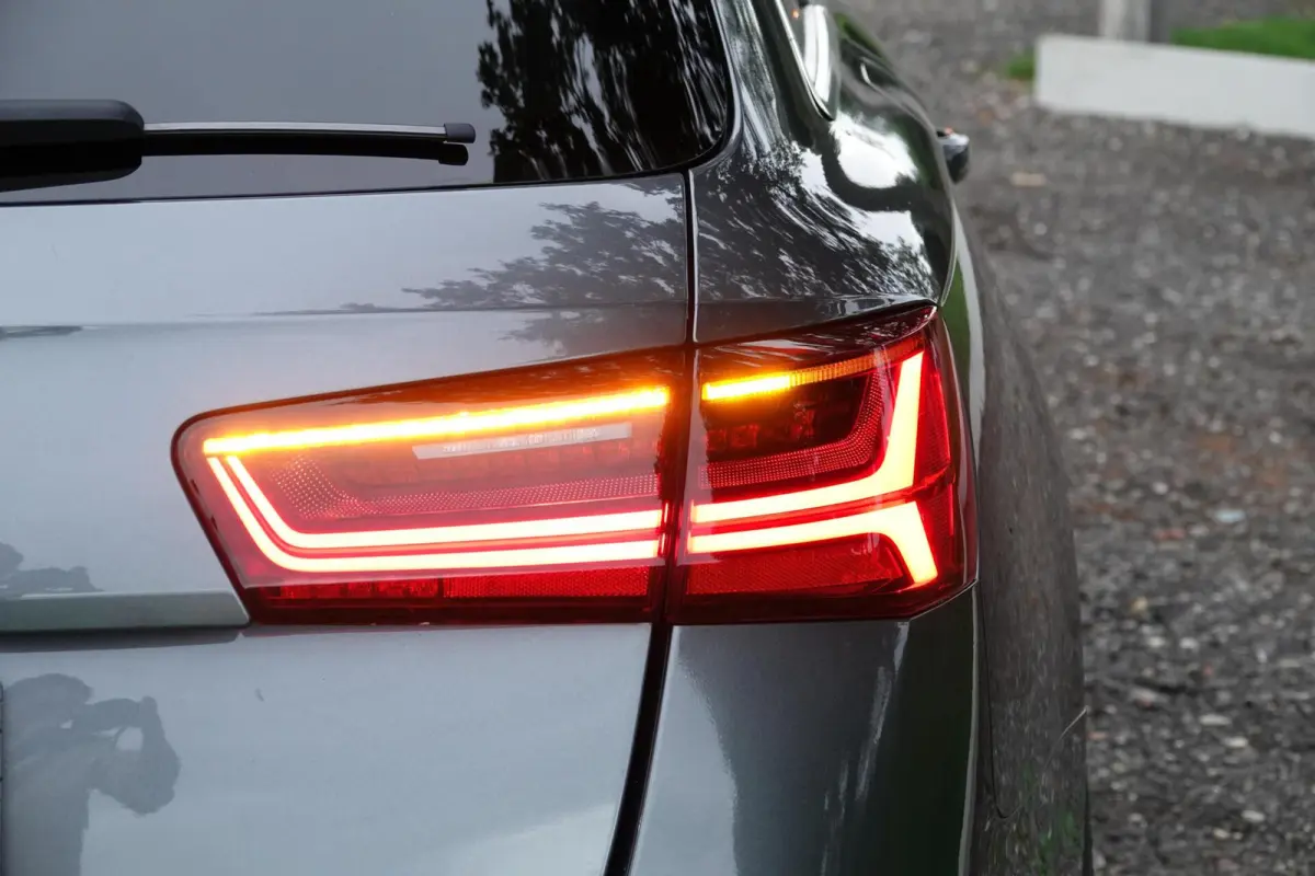1.8 TFSI S-line TREKHAAK LEDER CARPLAY ACC LED