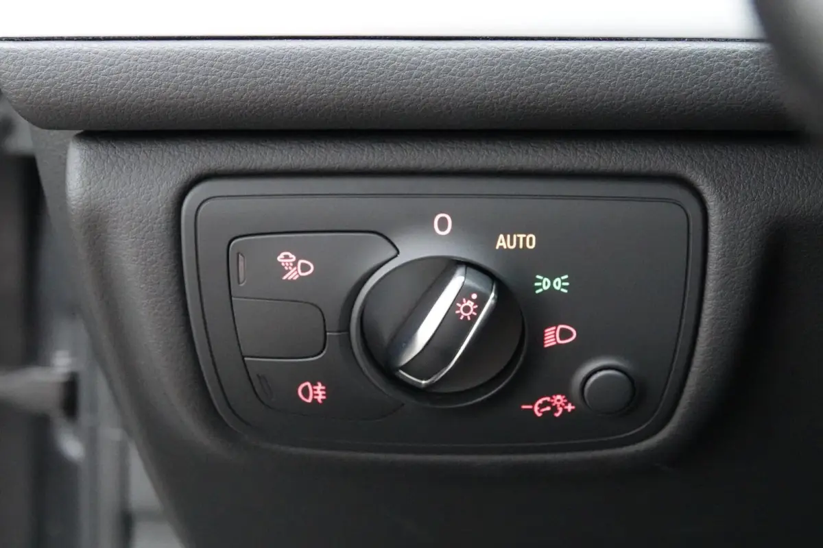 1.8 TFSI S-line TREKHAAK LEDER CARPLAY ACC LED