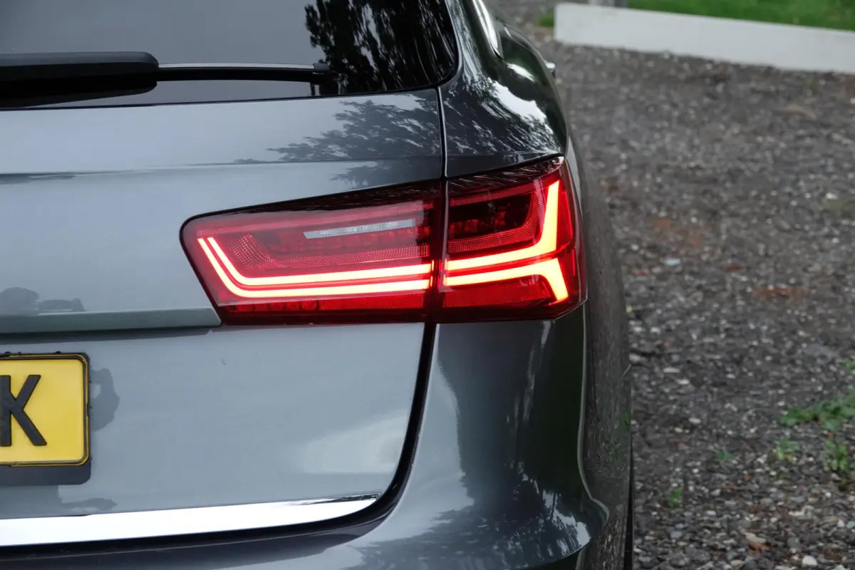 1.8 TFSI S-line TREKHAAK LEDER CARPLAY ACC LED