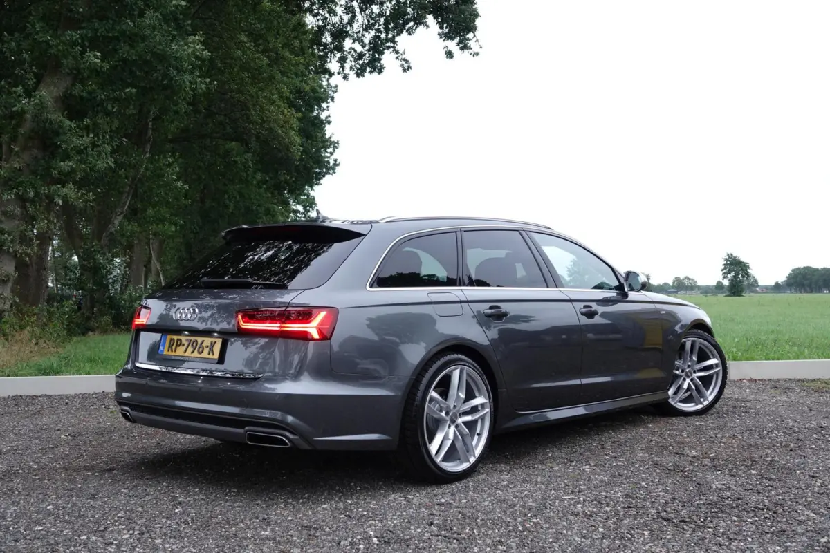 1.8 TFSI S-line TREKHAAK LEDER CARPLAY ACC LED