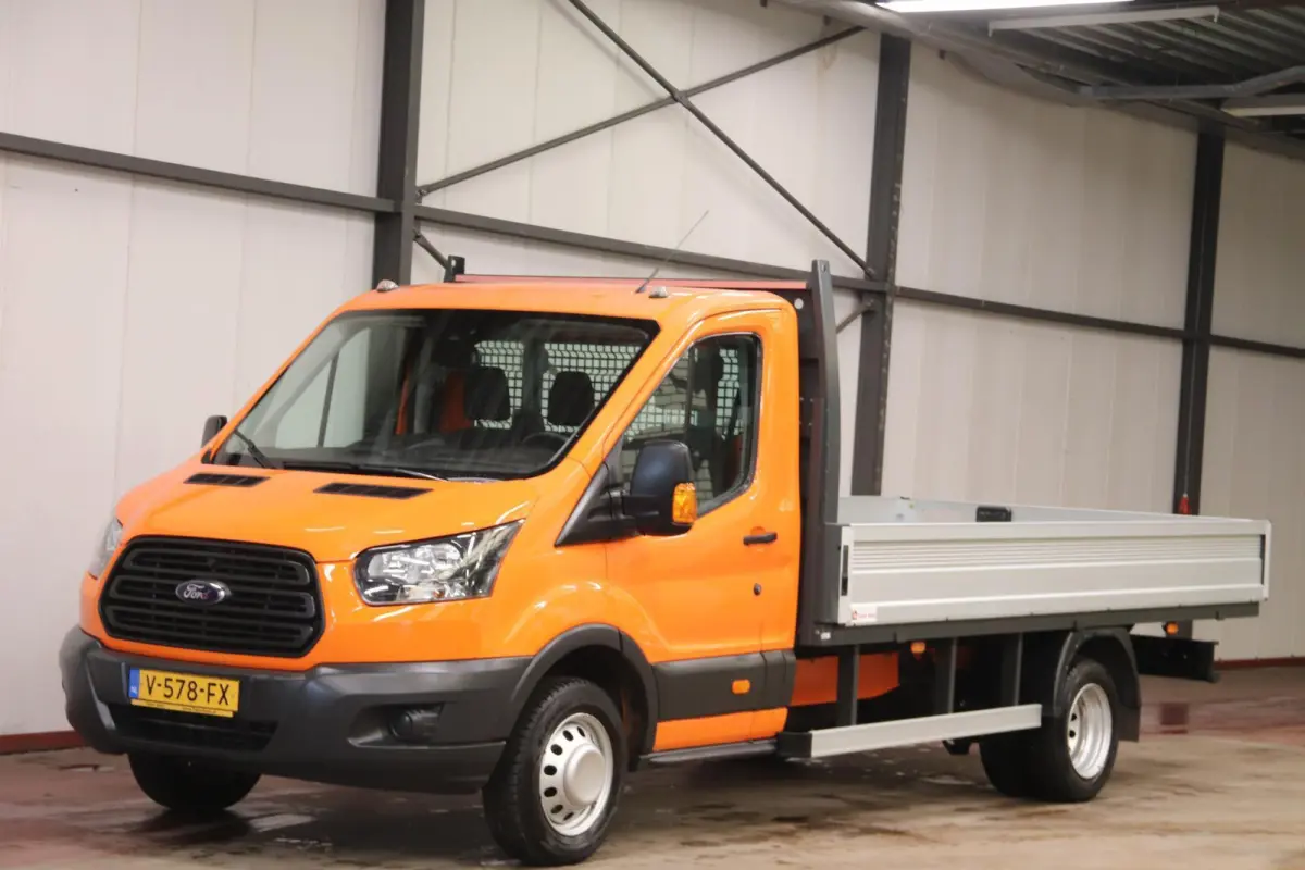 OPEN LAADBAK DUBBELLUCHT Ford Transit met nieuwe NIEUWE MOTOR OPEN LAADBAK DUBBELLUCHT TREKHAAK 2800KG