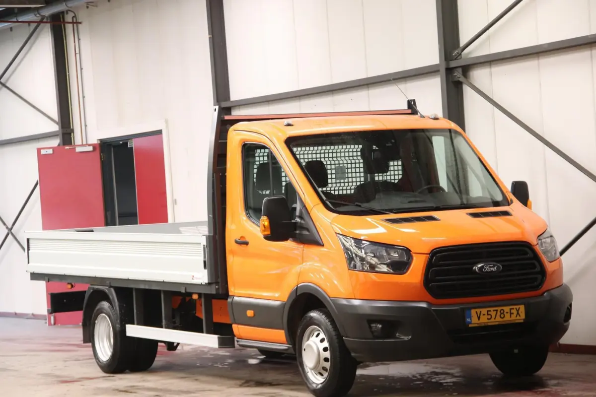 OPEN LAADBAK DUBBELLUCHT Ford Transit met nieuwe NIEUWE MOTOR OPEN LAADBAK DUBBELLUCHT TREKHAAK 2800KG