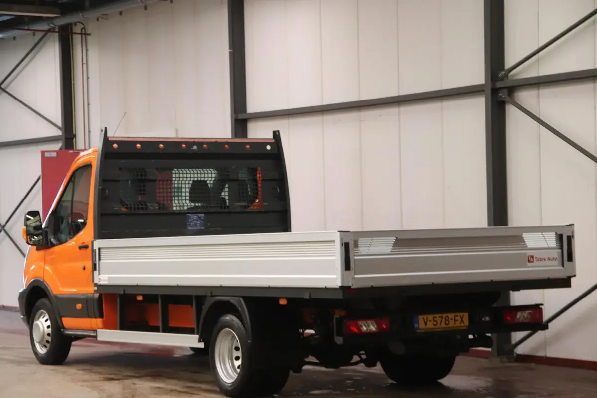 OPEN LAADBAK DUBBELLUCHT Ford Transit met nieuwe NIEUWE MOTOR OPEN LAADBAK DUBBELLUCHT TREKHAAK 2800KG