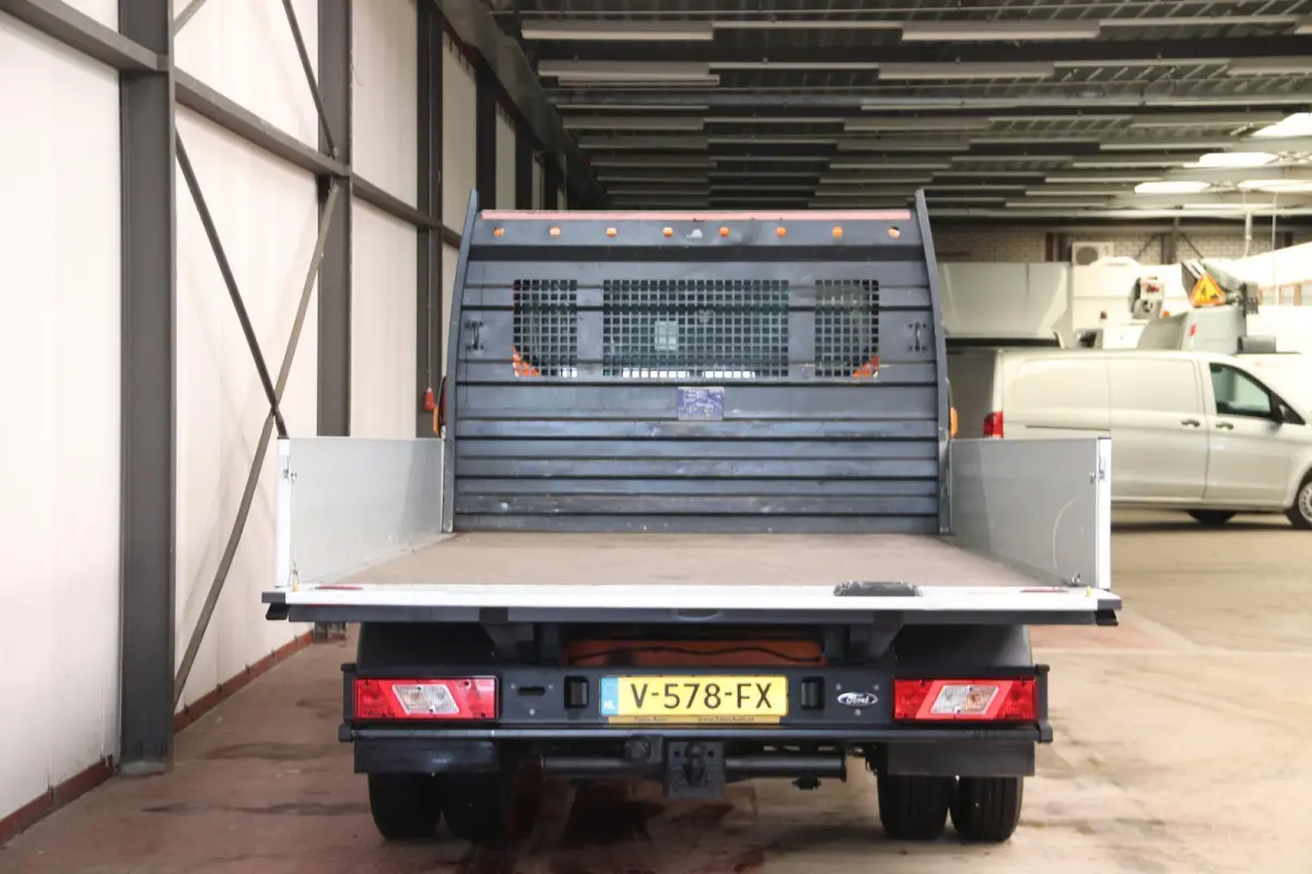 OPEN LAADBAK DUBBELLUCHT Ford Transit met nieuwe NIEUWE MOTOR OPEN LAADBAK DUBBELLUCHT TREKHAAK 2800KG