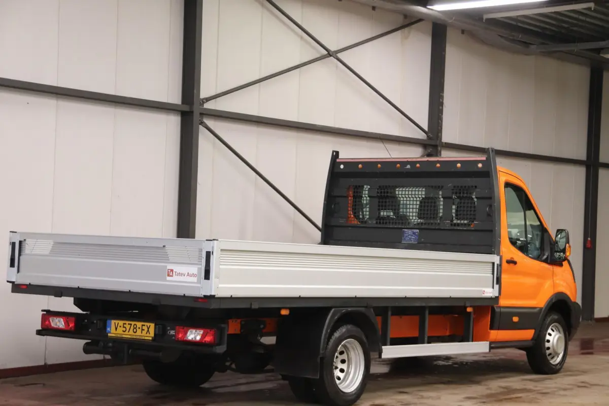 OPEN LAADBAK DUBBELLUCHT Ford Transit met nieuwe NIEUWE MOTOR OPEN LAADBAK DUBBELLUCHT TREKHAAK 2800KG