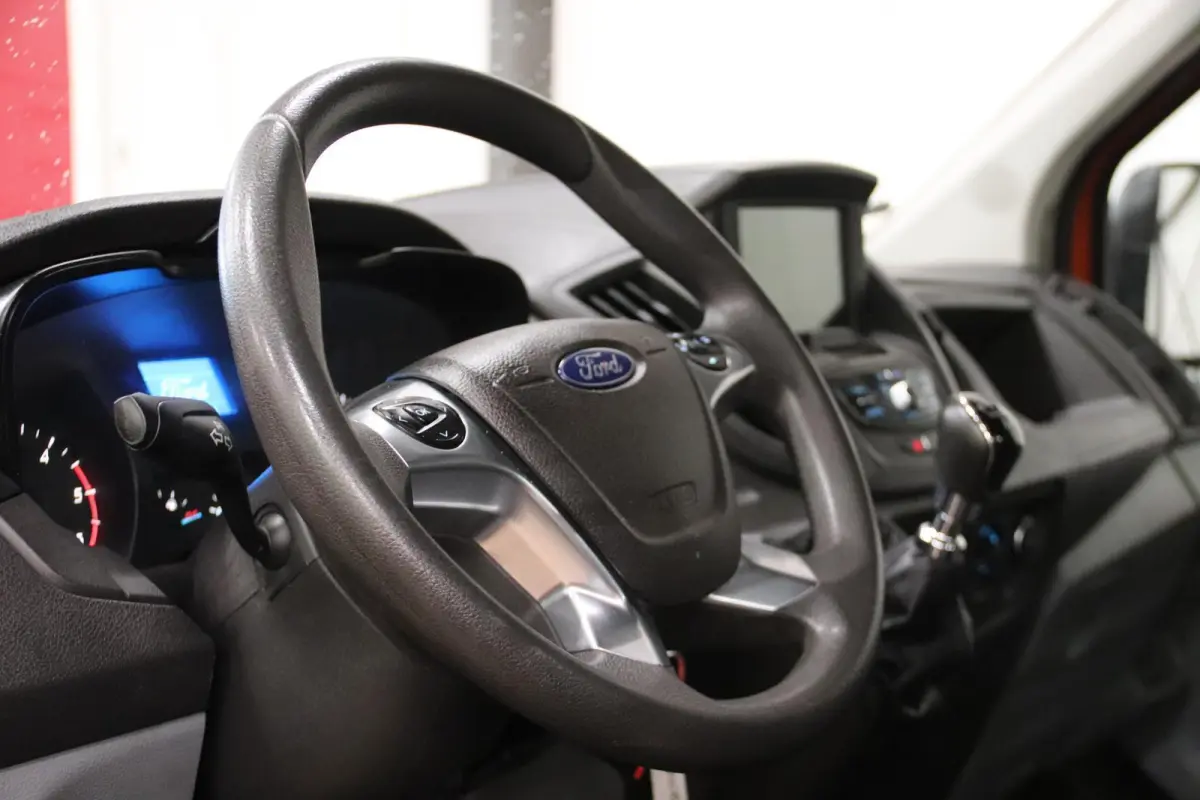 OPEN LAADBAK DUBBELLUCHT Ford Transit met nieuwe NIEUWE MOTOR OPEN LAADBAK DUBBELLUCHT TREKHAAK 2800KG