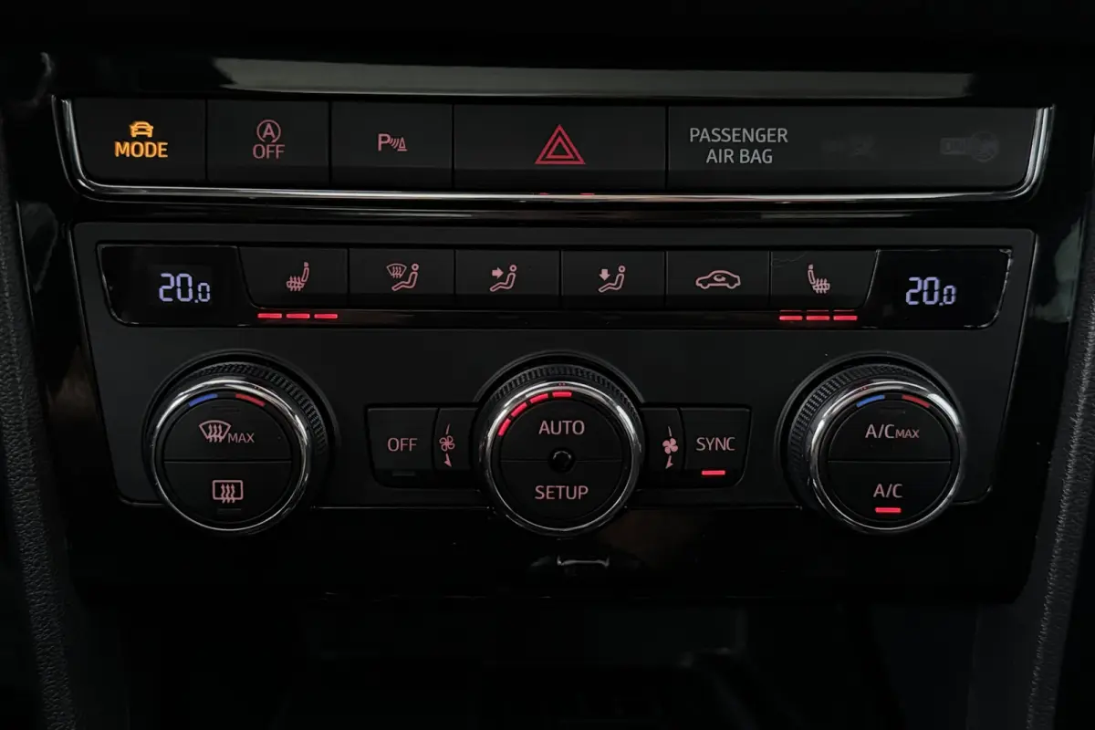 1.5 TSI FR Ultimate Edition Black (PANORAMADAK, STOELVERWARMING, TREKHAAK AF, BEATS AUDIO, DIGITALE COCKPIT)