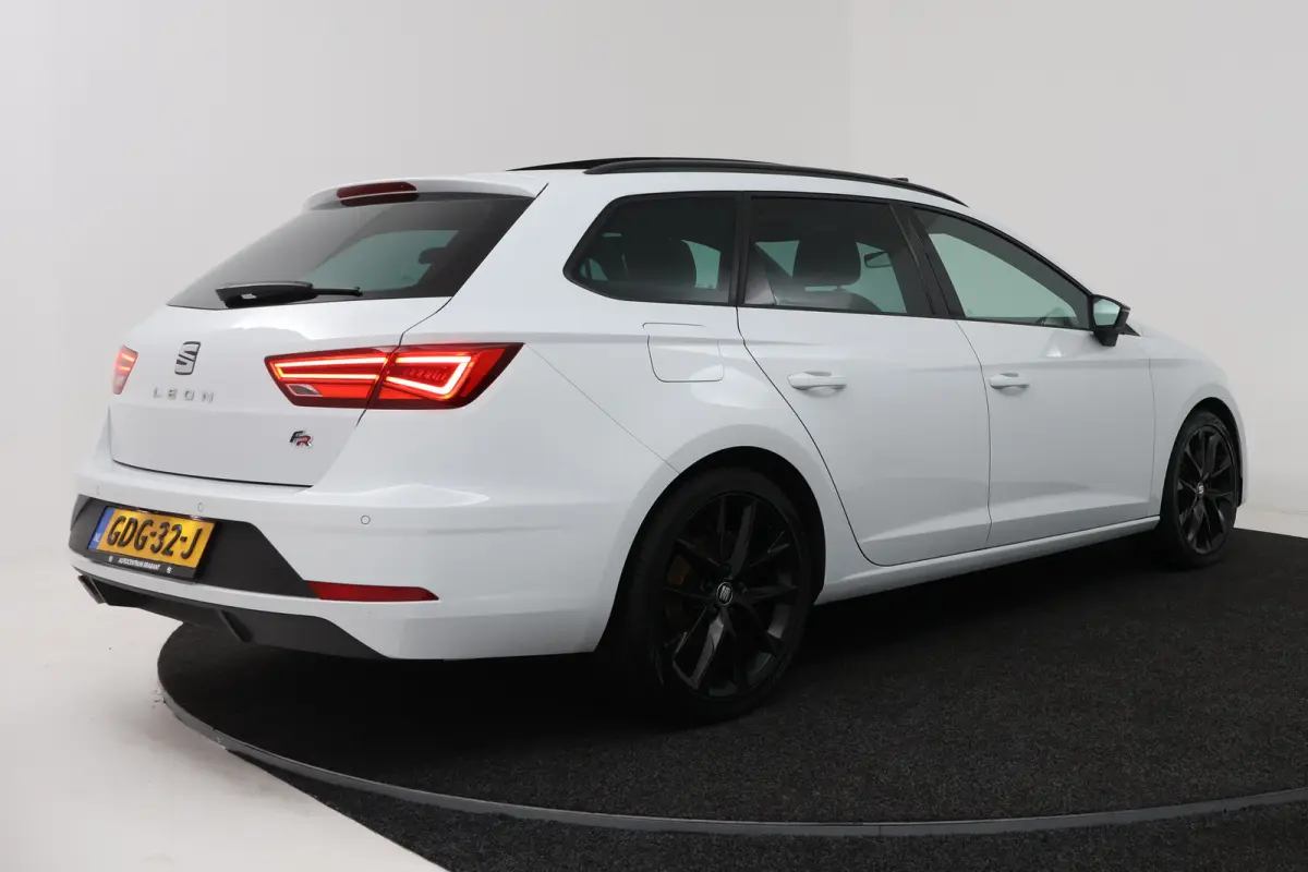 1.5 TSI FR Ultimate Edition Black (PANORAMADAK, STOELVERWARMING, TREKHAAK AF, BEATS AUDIO, DIGITALE COCKPIT)