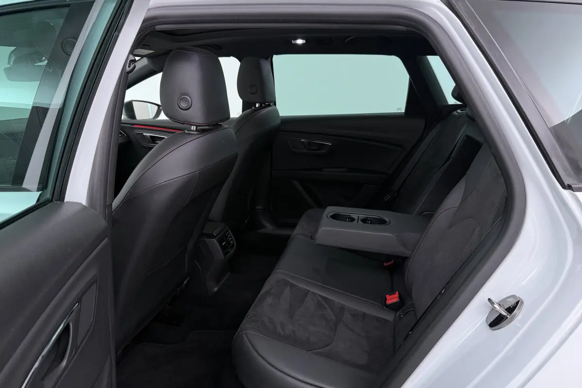 1.5 TSI FR Ultimate Edition Black (PANORAMADAK, STOELVERWARMING, TREKHAAK AF, BEATS AUDIO, DIGITALE COCKPIT)