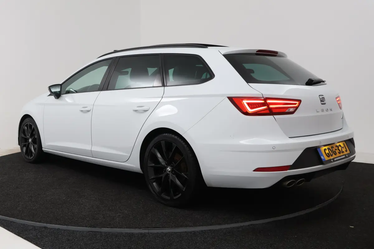 1.5 TSI FR Ultimate Edition Black (PANORAMADAK, STOELVERWARMING, TREKHAAK AF, BEATS AUDIO, DIGITALE COCKPIT)