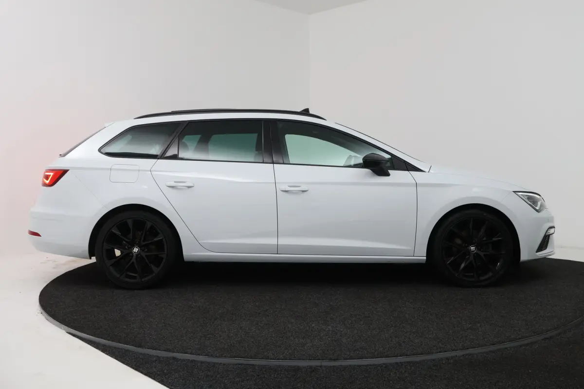 1.5 TSI FR Ultimate Edition Black (PANORAMADAK, STOELVERWARMING, TREKHAAK AF, BEATS AUDIO, DIGITALE COCKPIT)
