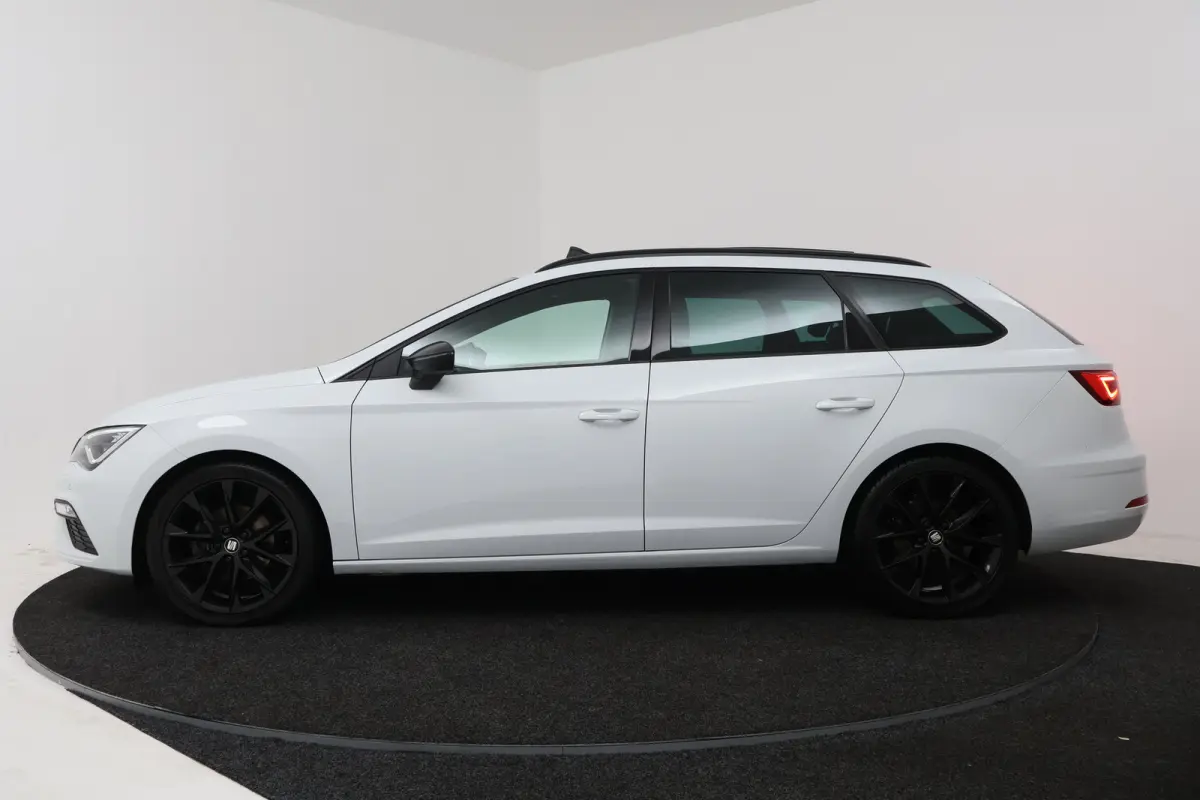 1.5 TSI FR Ultimate Edition Black (PANORAMADAK, STOELVERWARMING, TREKHAAK AF, BEATS AUDIO, DIGITALE COCKPIT)