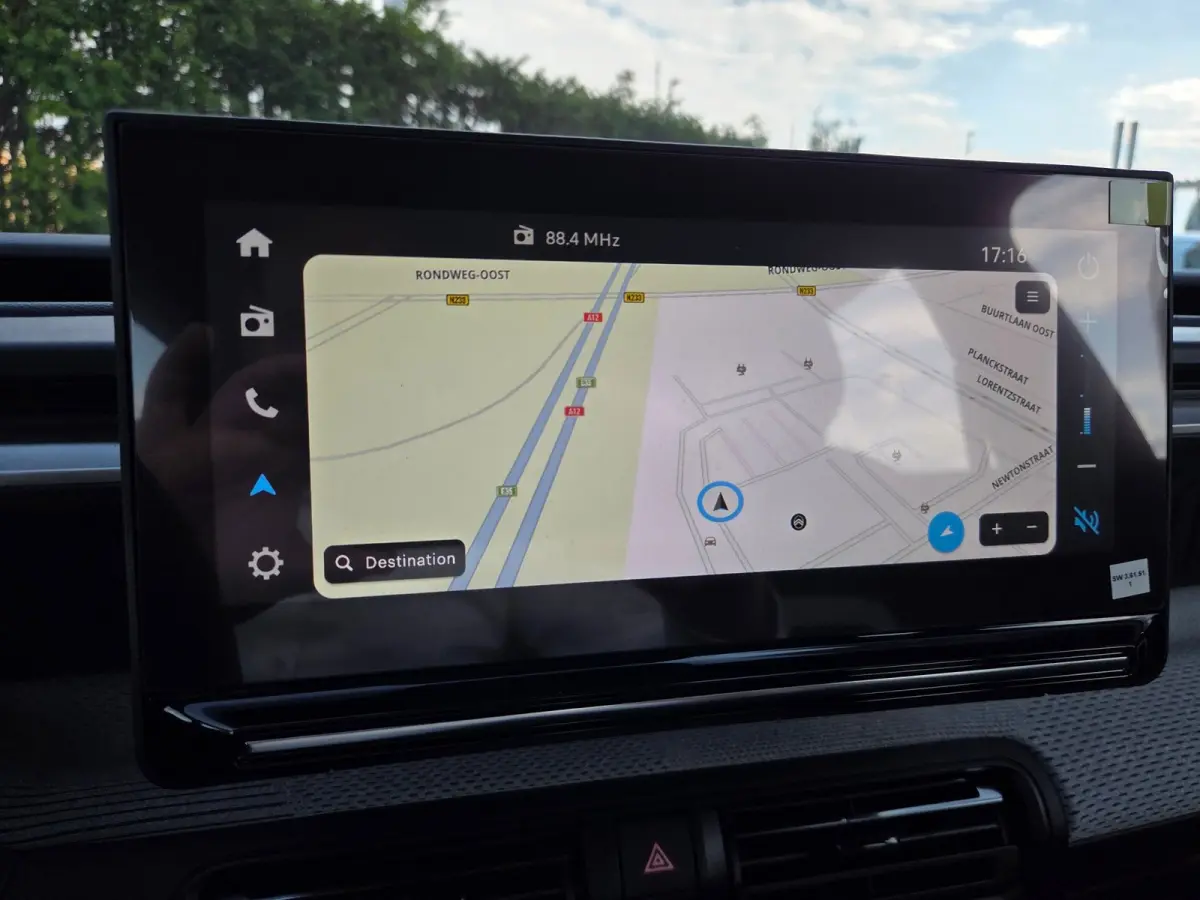 1.2 Hybrid 110-PK Plus VOORRAAD ACTIE | 8 JAAR GARANTIE | 'Happy tags' | 10,25" kleuren touchscreen, incl. FM/AM/Digitale Radio DAB+, Draadloos Apple Carplay™ en Android Auto™ ondersteun