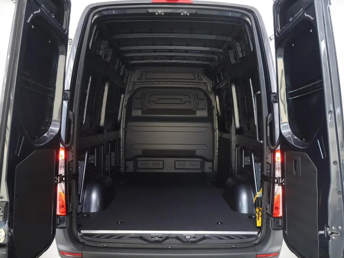 414 | L2 H2 | PRO | 81kWh | CRUISE CONTROL | 3-ZITS | APPLE CARPLAY / ANDROID AUTO | STANDKACHEL | PARKEERCAMERA | 115 KWH SNELLADEN | TREKHAAK