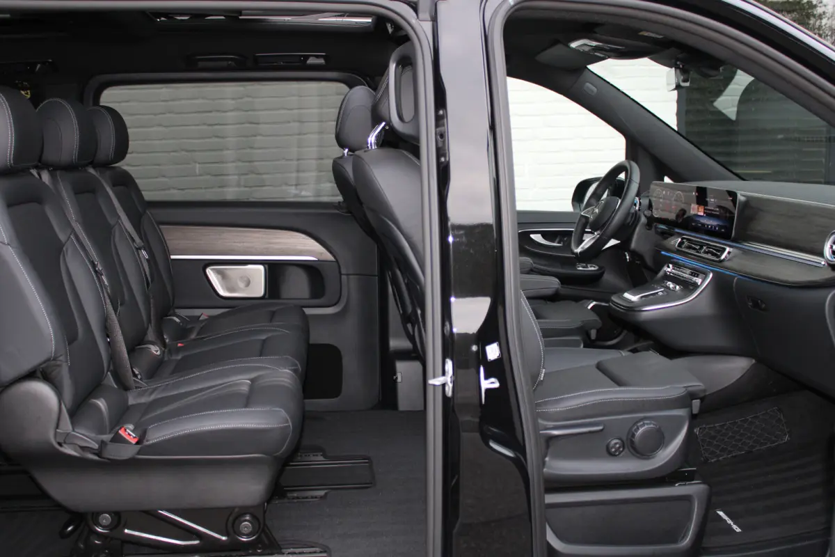 300d / AMG / DC / 4-Matic / 8.000 km / Pano / Burmester / Stoelkoeling / Vol Opties / NIEUWSTAAT.