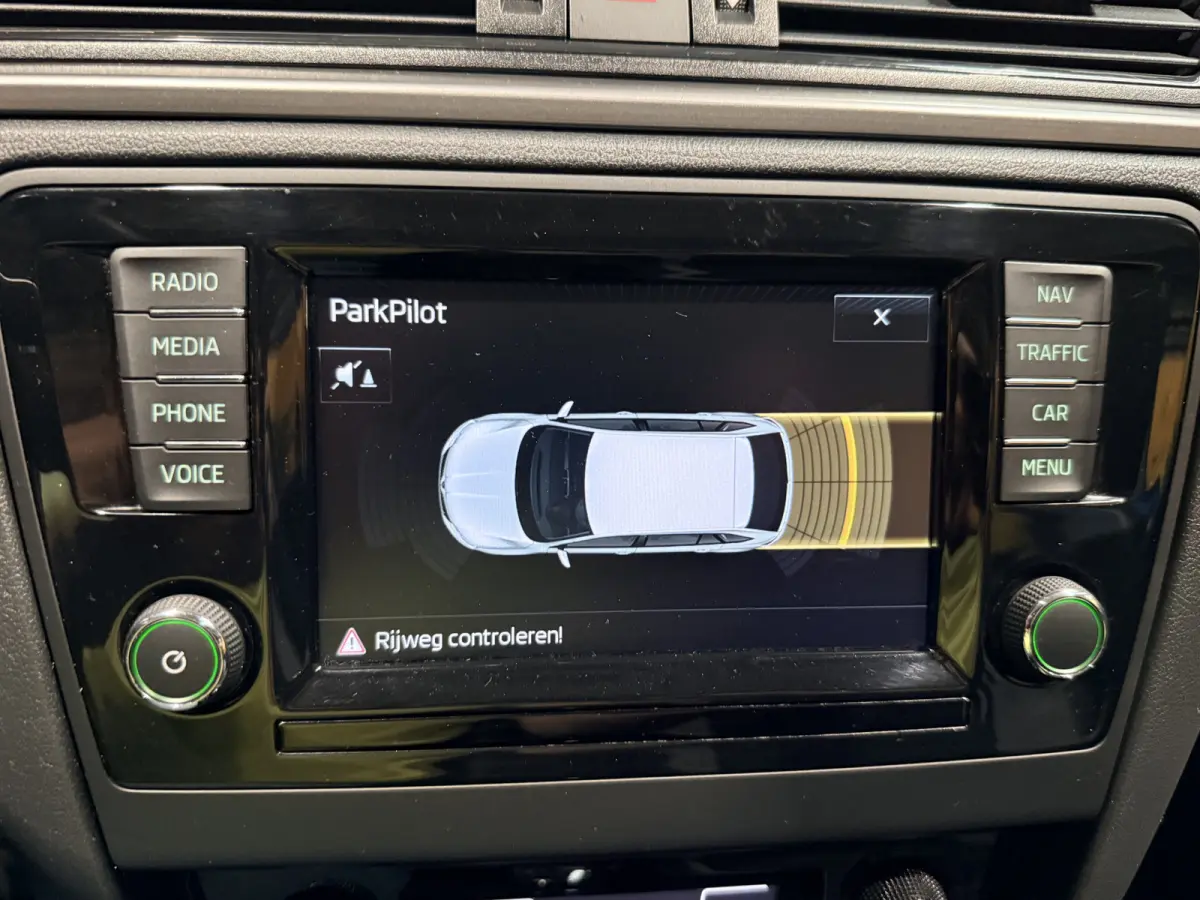 1.2 TSI Greentech JOY Navi. Cruise. Panoramadak. Automaat. 90000 KM met NAP.