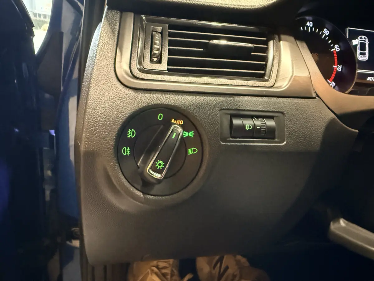 1.2 TSI Greentech JOY Navi. Cruise. Panoramadak. Automaat. 90000 KM met NAP.