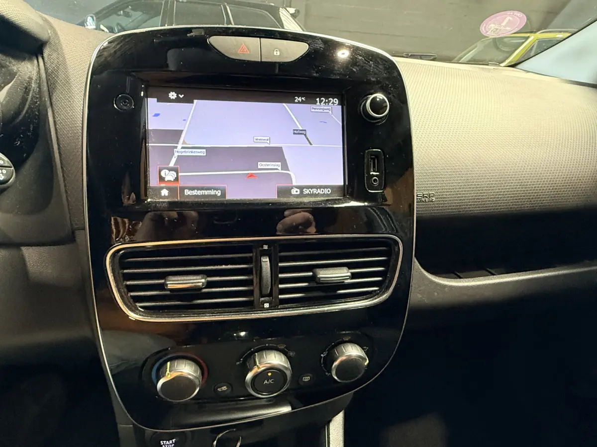 0.9 TCe Limited Cruise control. Navi. NAP