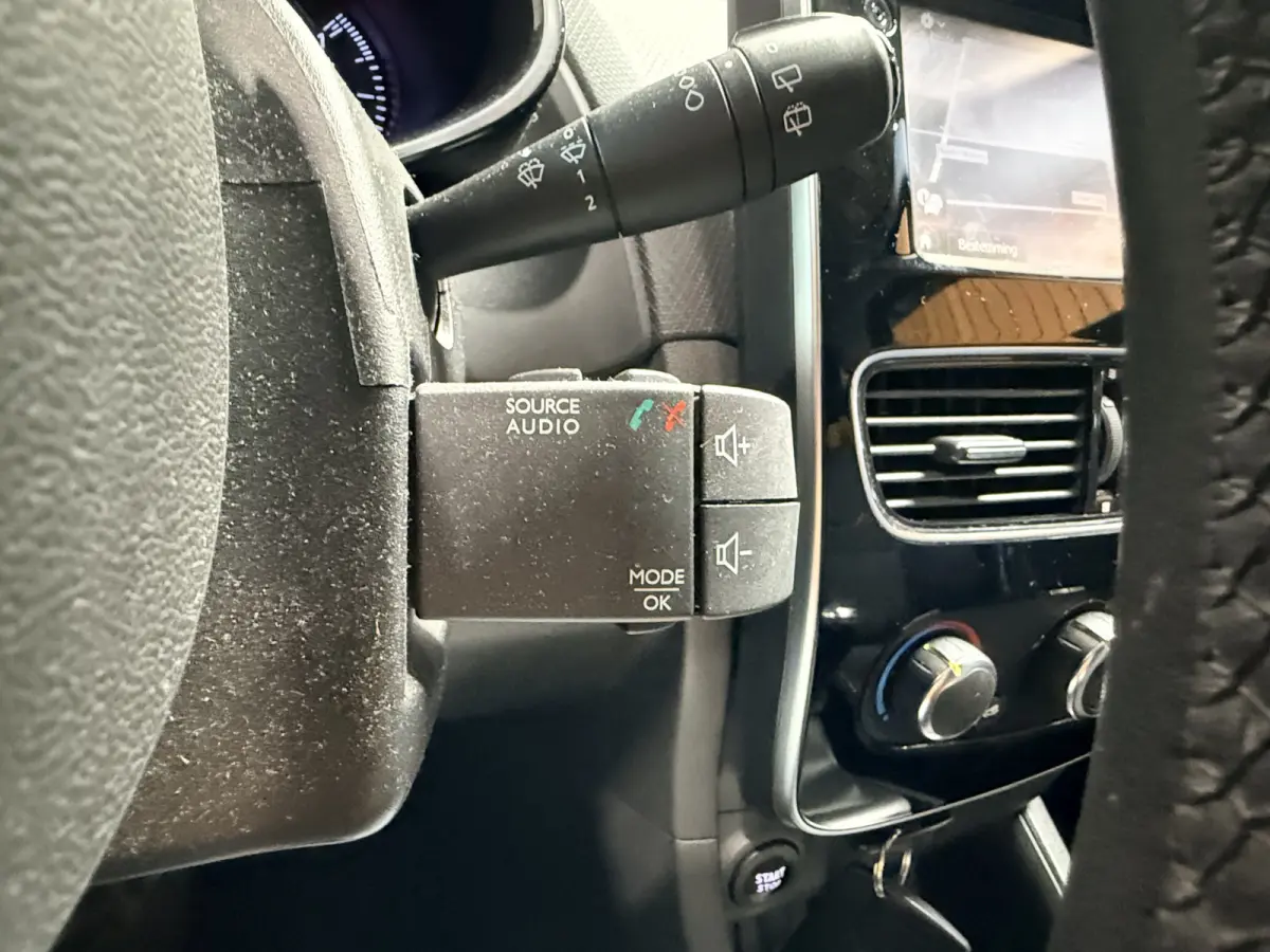 0.9 TCe Limited Cruise control. Navi. NAP