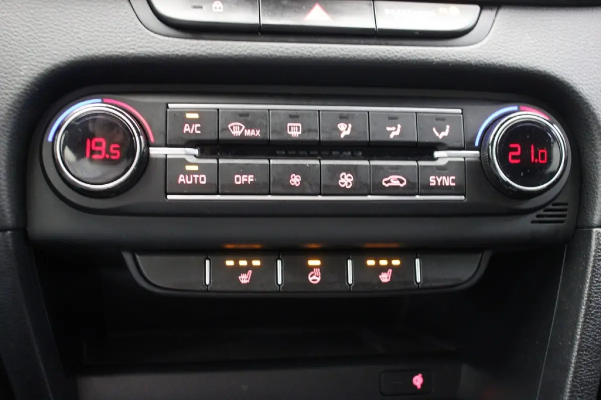 1.0 T-GDi DynamicPlusLine - Carplay, Camera, Cruise, Stoelverw. Blind Spot