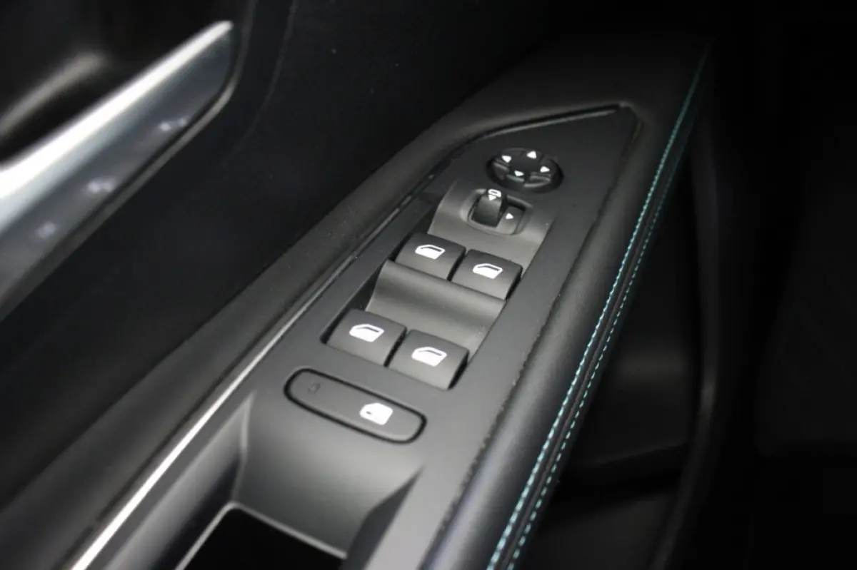 1.2 PureTech Allure 7 Persoons - Digitaal Cockpit, Carplay, Camera, Half Leer