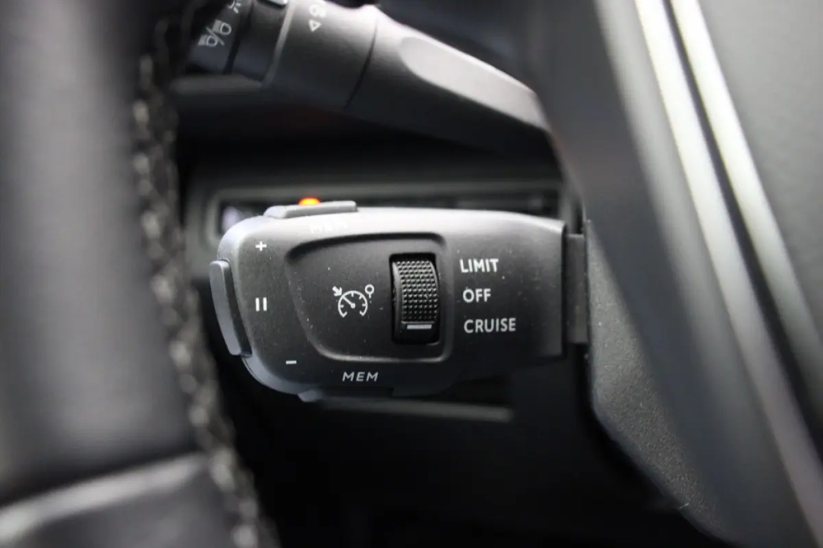 1.2 PureTech Allure 7 Persoons - Digitaal Cockpit, Carplay, Camera, Half Leer