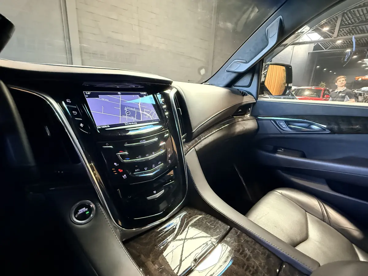 6.2 V8 Platinum ESV Verlengde uitvoering met 8 zitplaatsen !! Europese auto
