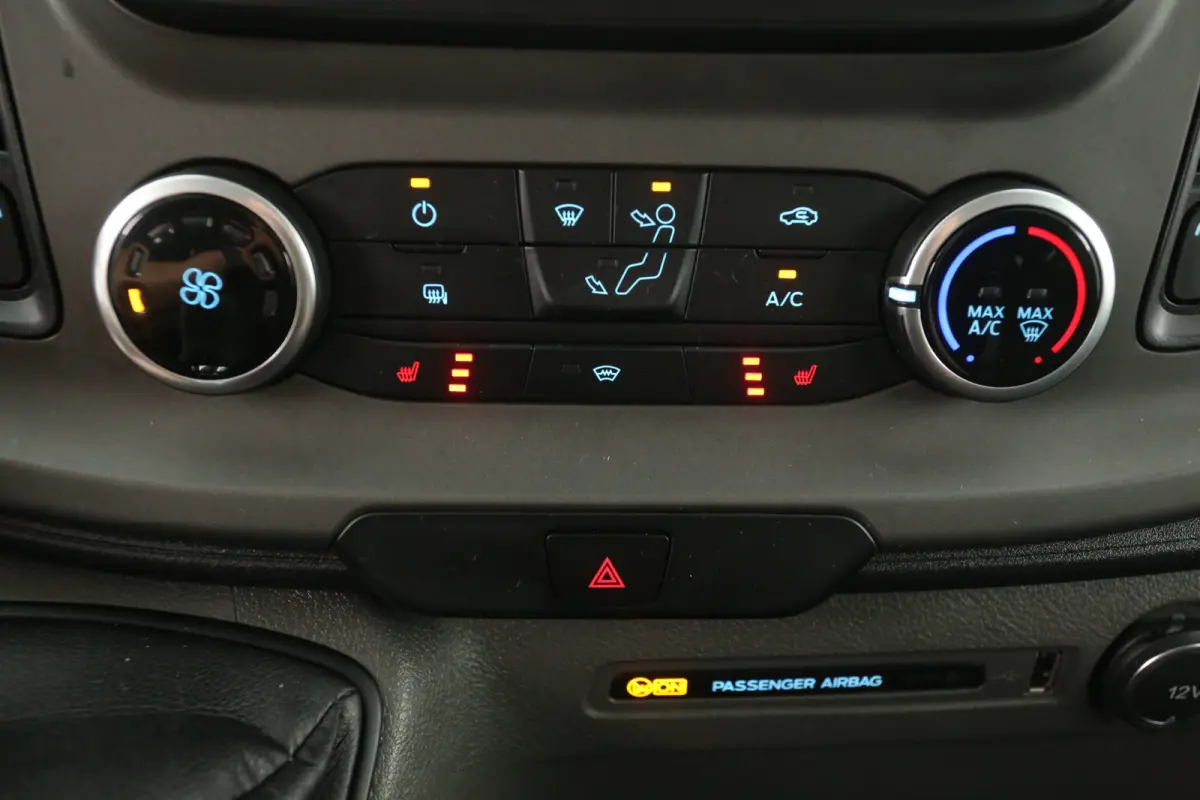 2.0 TDCI L2H1 | Airco | Camera | Cruise | 3 Zits | Trekhaak | 2xSchuifdeur | Parkeersens.